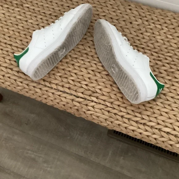 Adidas Classic White and Green Shoes - Picture 3 of 10